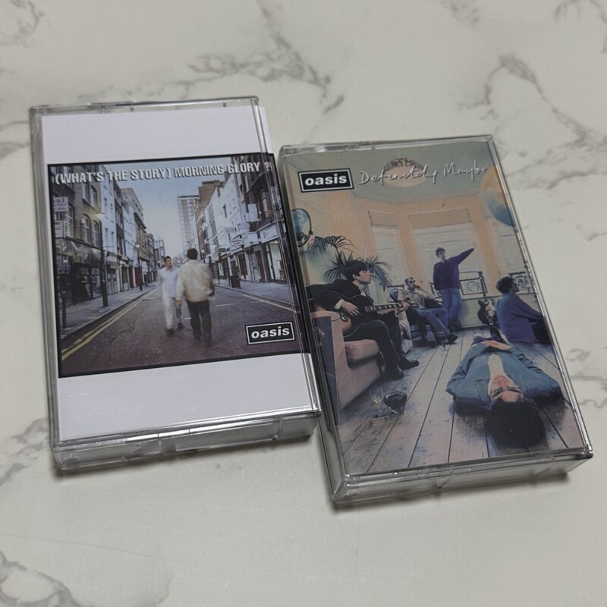 Vintage And Collectible - Oasis Britse rockband cassettebandjes met songtekstboekjes