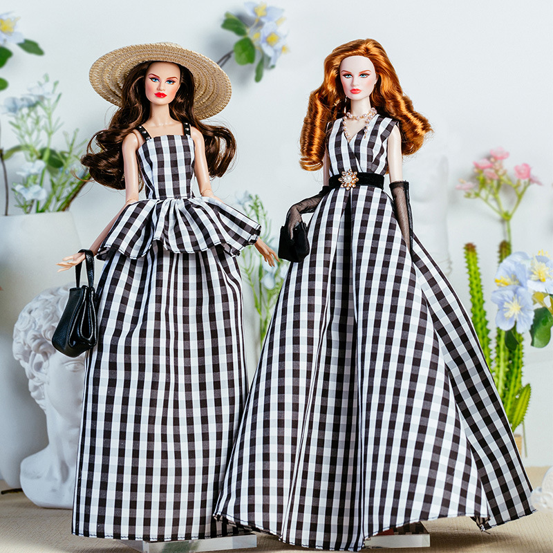 Vintage Toys Collection - 32 cm Supermodel Poppenkleertjes Pak Europese